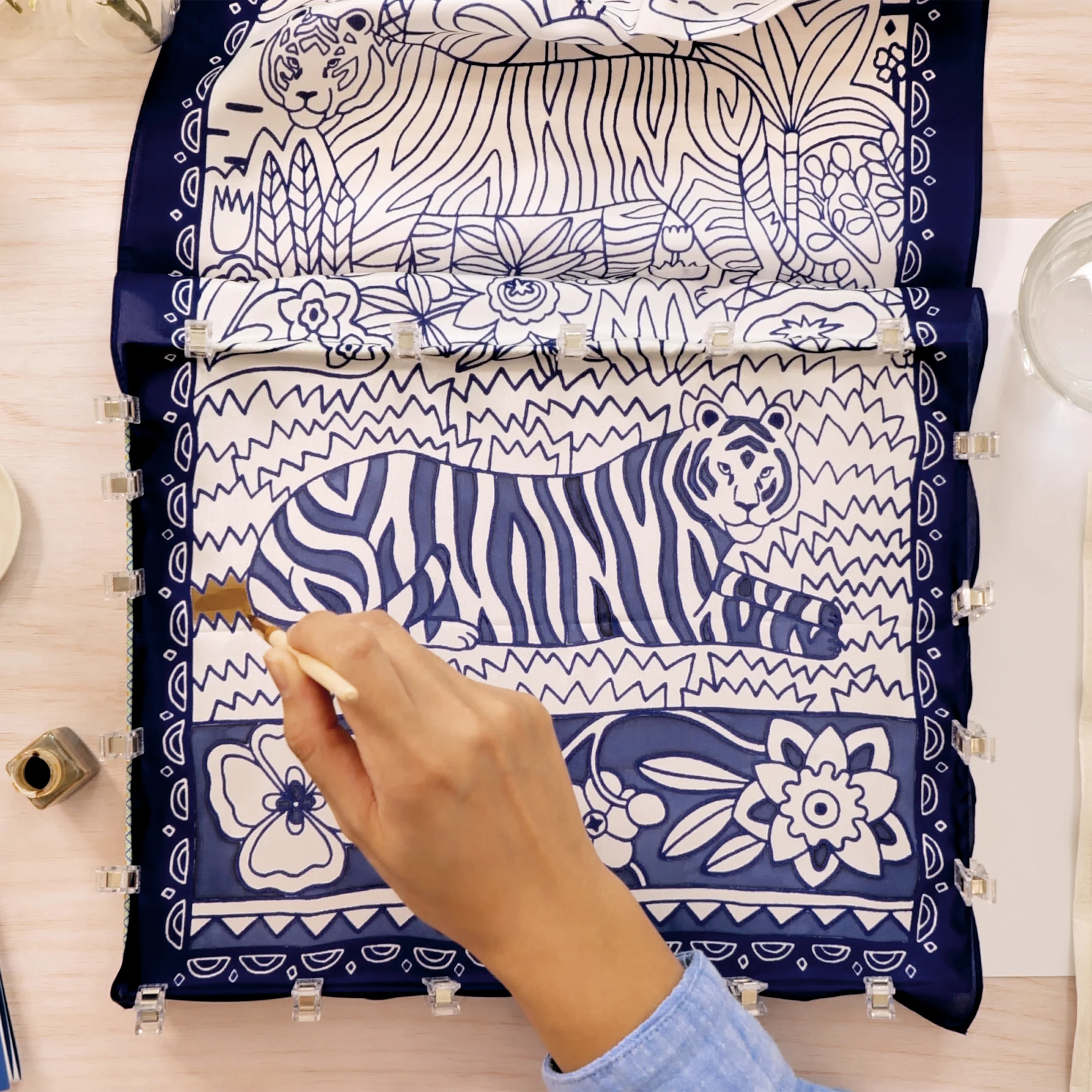 Beginner Silk Painting Kit - Djeco Atelier Grands Augustins Workshop 10 - Image 4