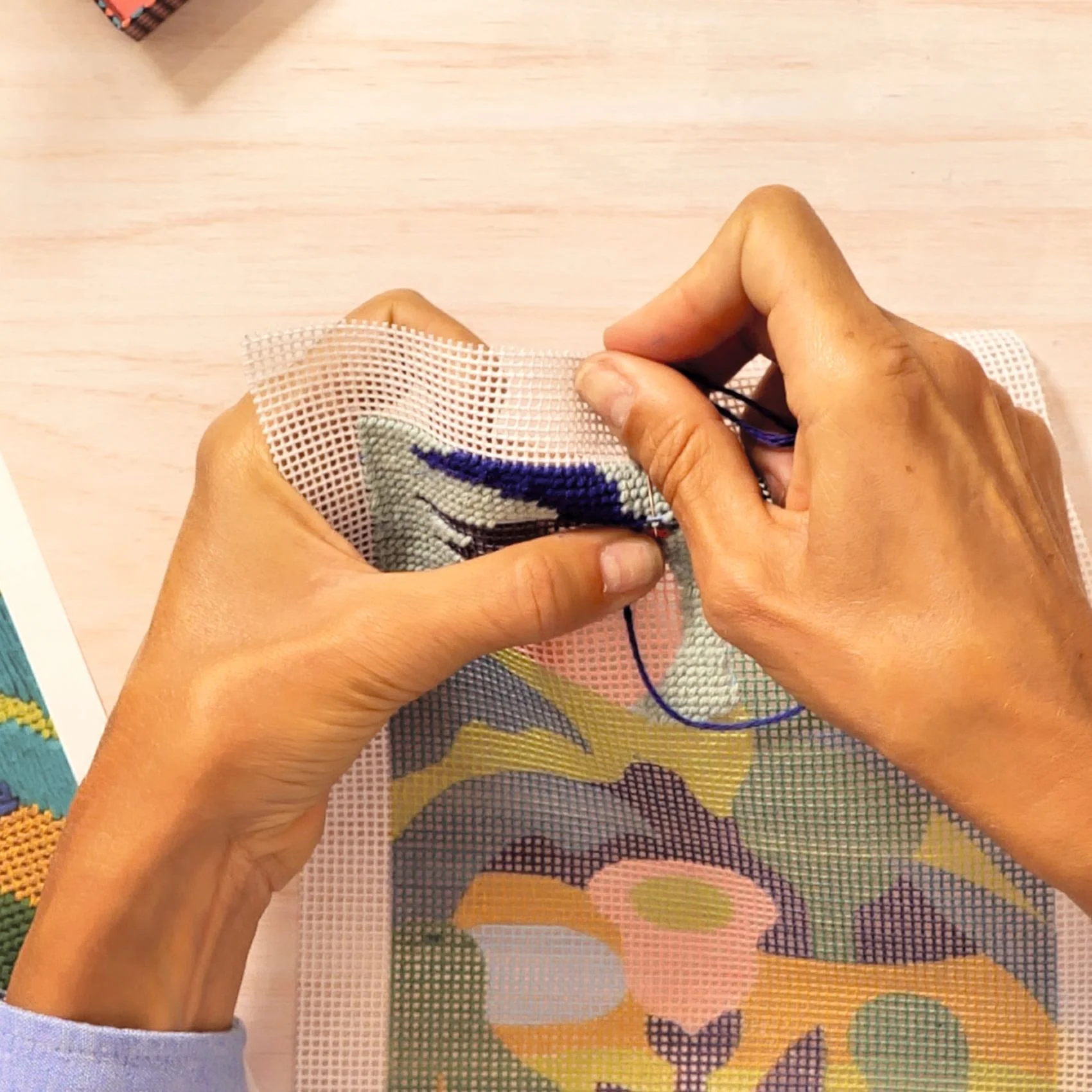 Djeco Atelier Grands Augustins - Workshop 65 Canvas Needlepoint - Image 3
