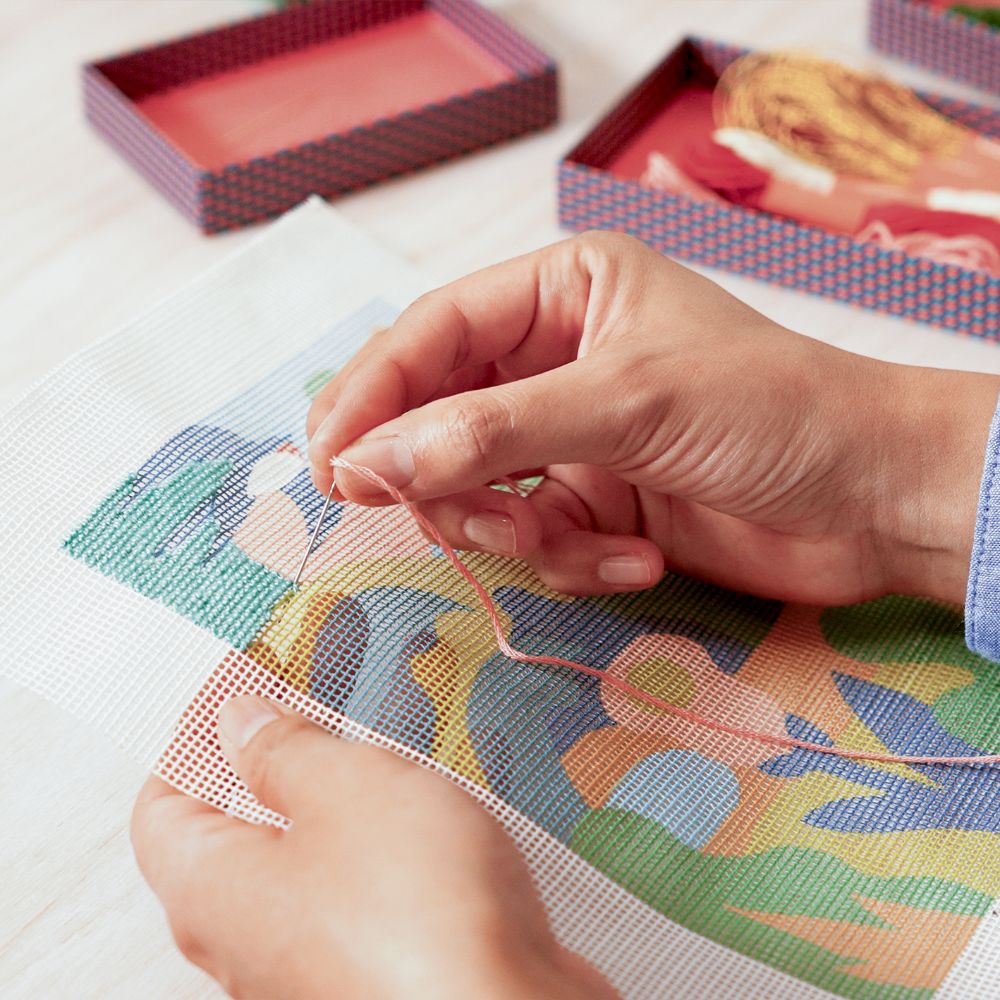 Djeco Atelier Grands Augustins - Workshop 65 Canvas Needlepoint - Image 4