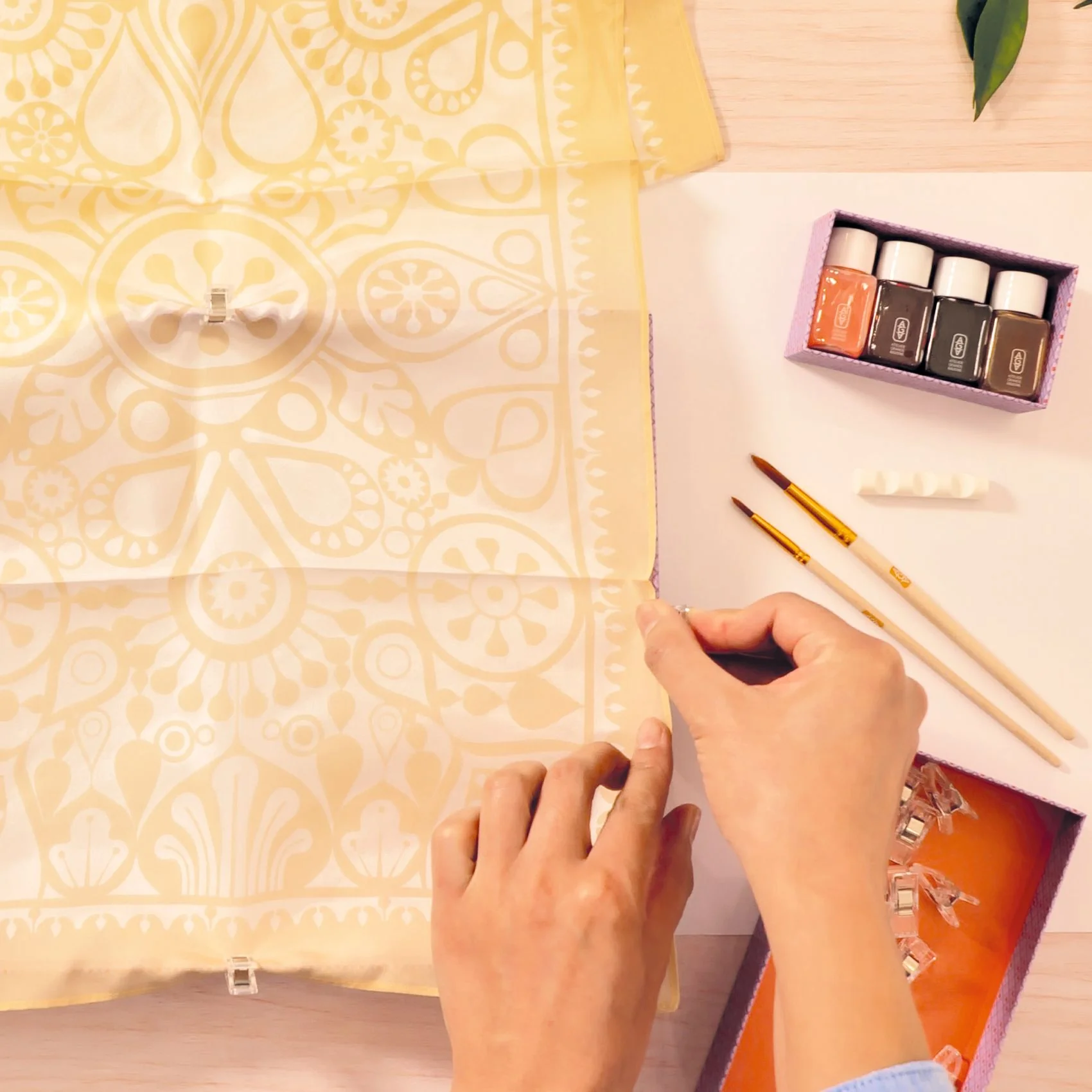 Beginner Silk Painting Kit - Djeco Atelier Grands Augustins Workshop 11 - Image 3