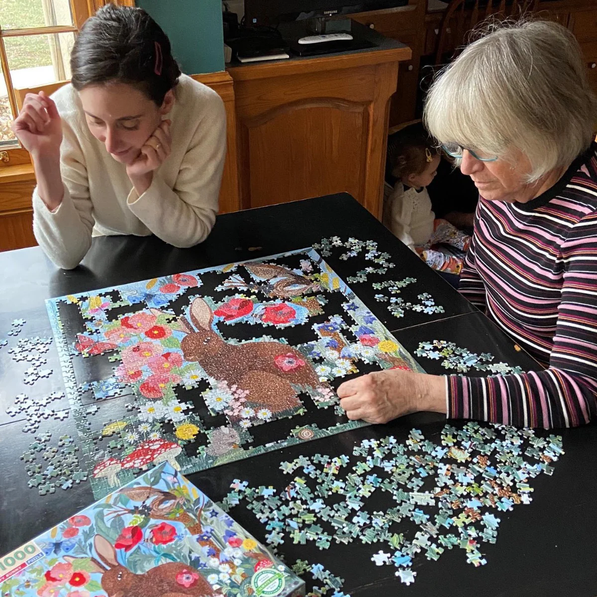eeBoo 1000 Piece Puzzle - Poppy Bunny - Image 3