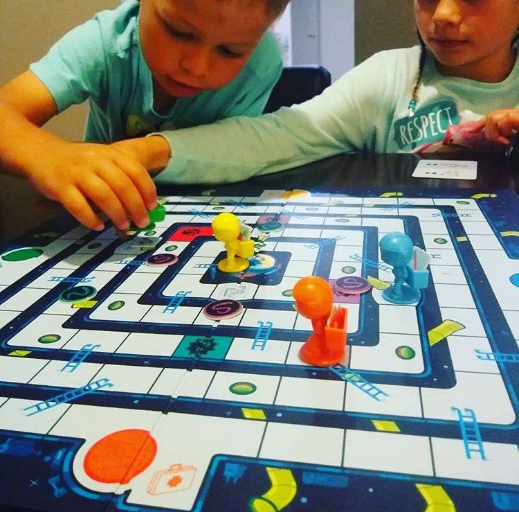 Peaceable Kingdom - Space Escape Cooperative Game - Wonky - Image 5